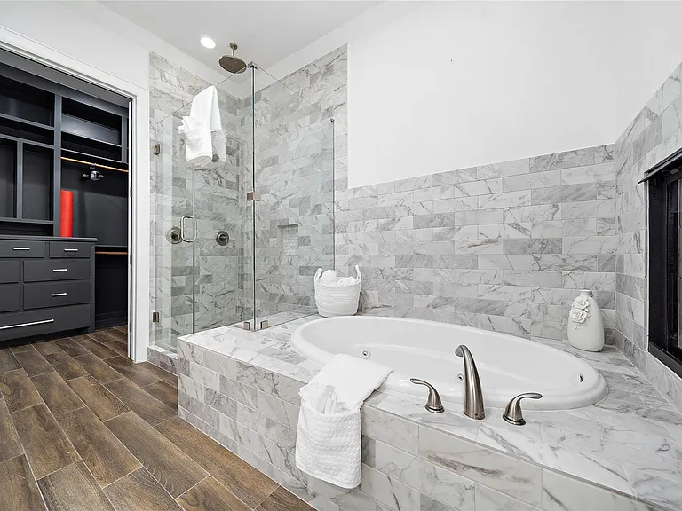 709 Reinicke St — Photo 44
