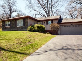 816 Locust Dr, Sleepy Hollow, IL 60118