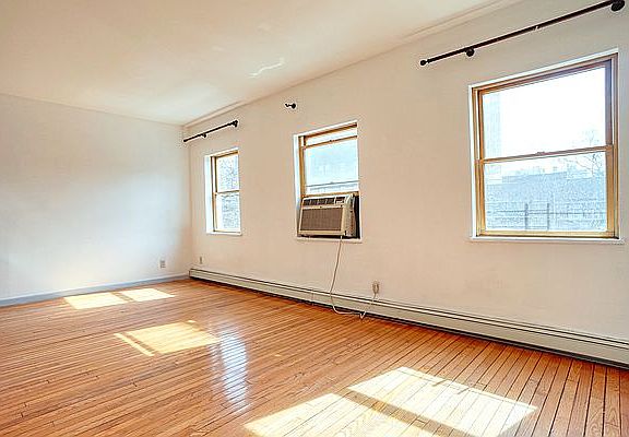 3rd image of 493 Atlantic Ave APT 3