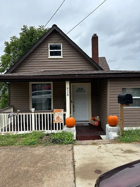 828 Delaware Ave photo 1