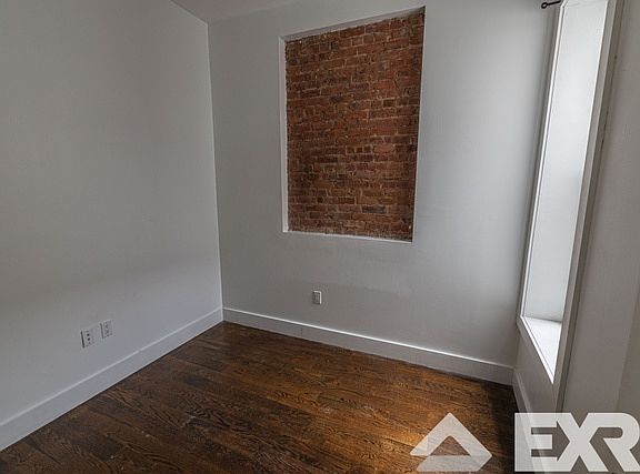 4th image of 1368 Putnam Ave APT 2L