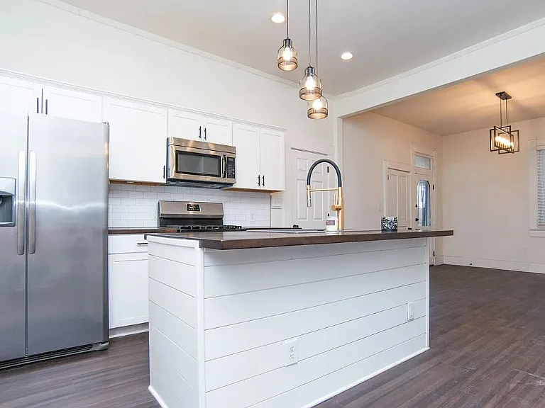 1745 Union St — Photo 11