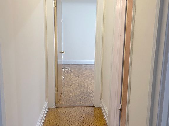 5th image of 37 W 72nd St APT 1C