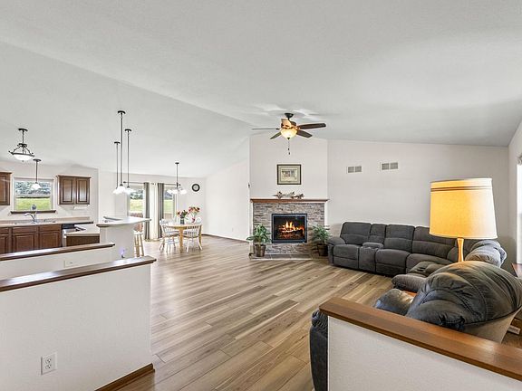 4th image of W1401 Stoney Brook COURT