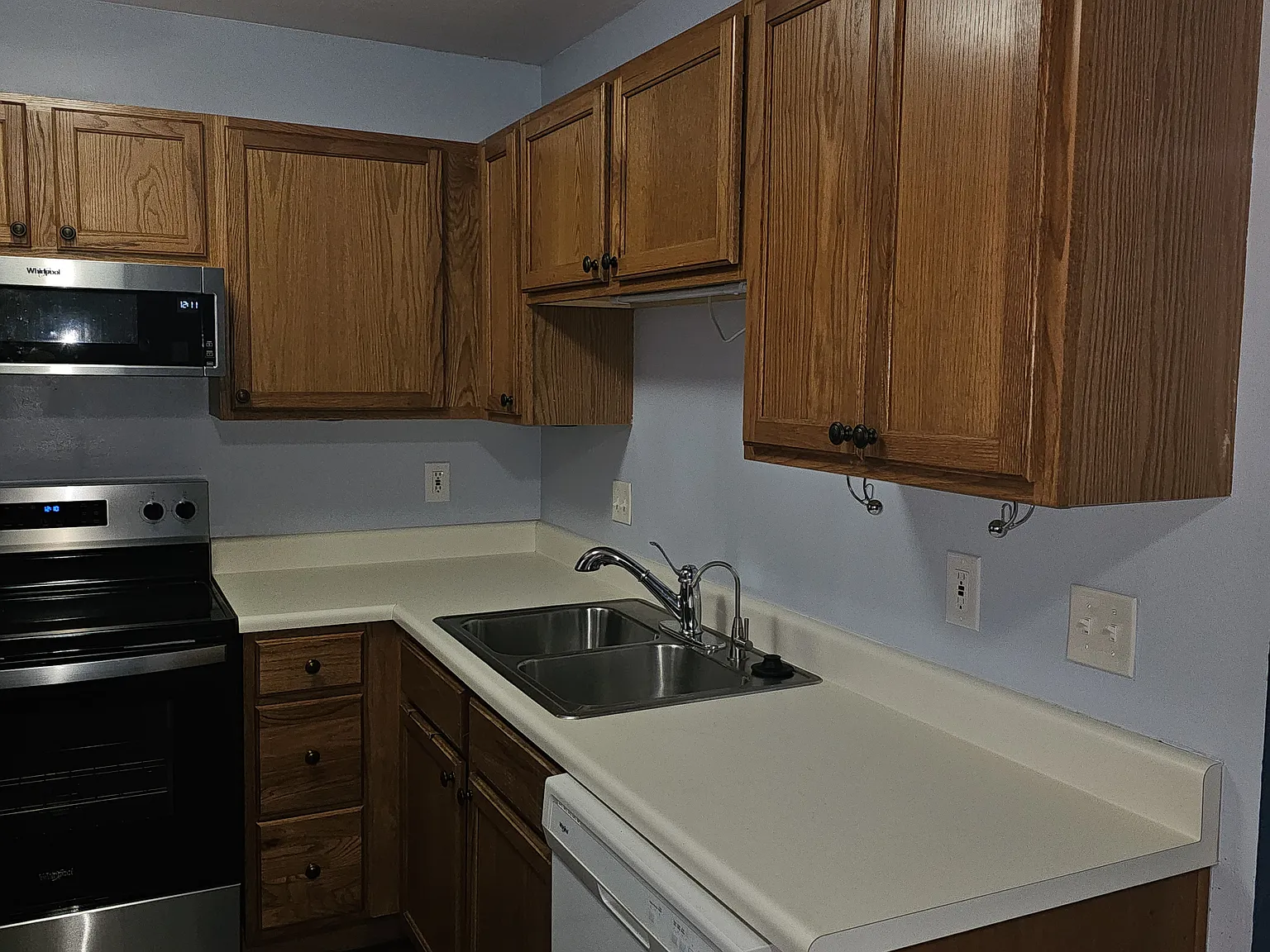 2 bed, 1025 sqft, $1,300 — Photo 3