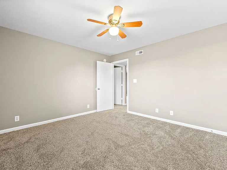 2 Bedroom Apartment For Rent Near Post! — Photo 38