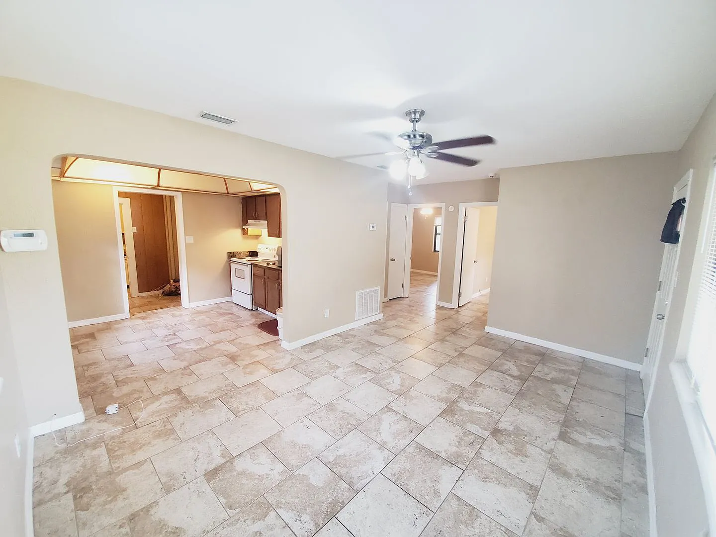 Three Bedroom One bathroom House — Photo 2