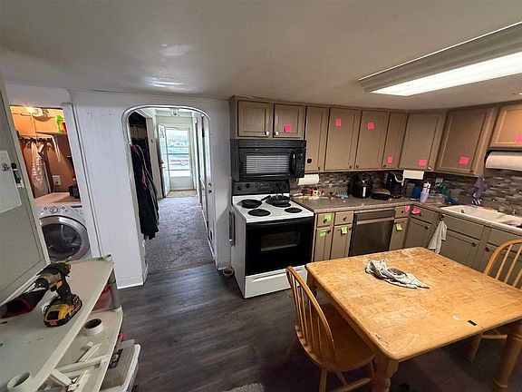 5th image of 305 S Green St