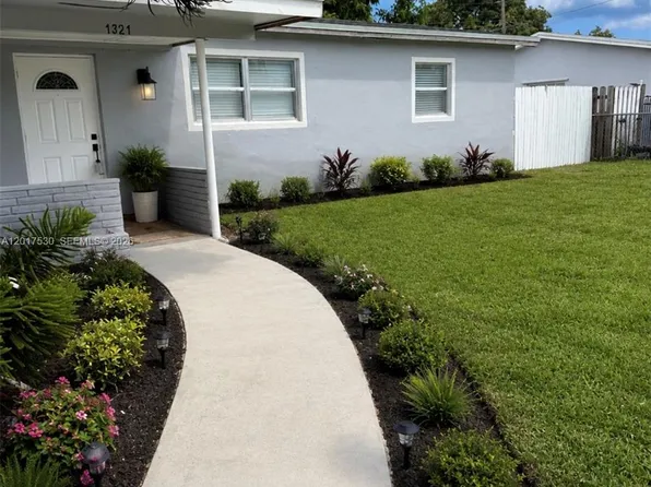 1321 NE 212th Ter, Miami, FL 33179