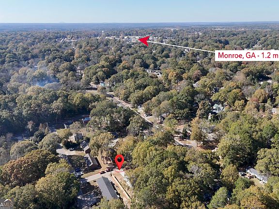 3rd image of 407 Wall St
