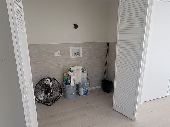 5th image of 1427 S Shenandoah St #1425-1/2
