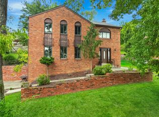 1648 Queens Dr, South Park, PA 15129