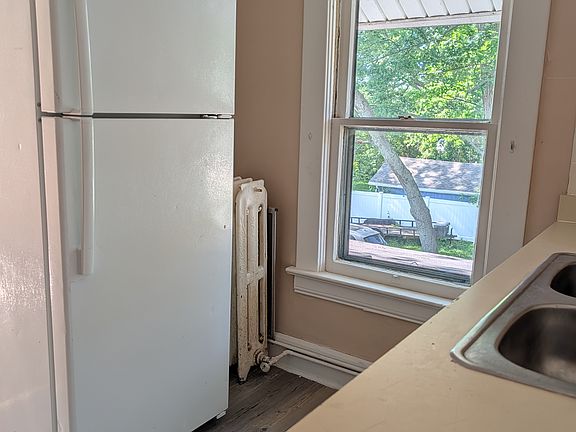 3rd image of 5611 Jefferson Ave #2