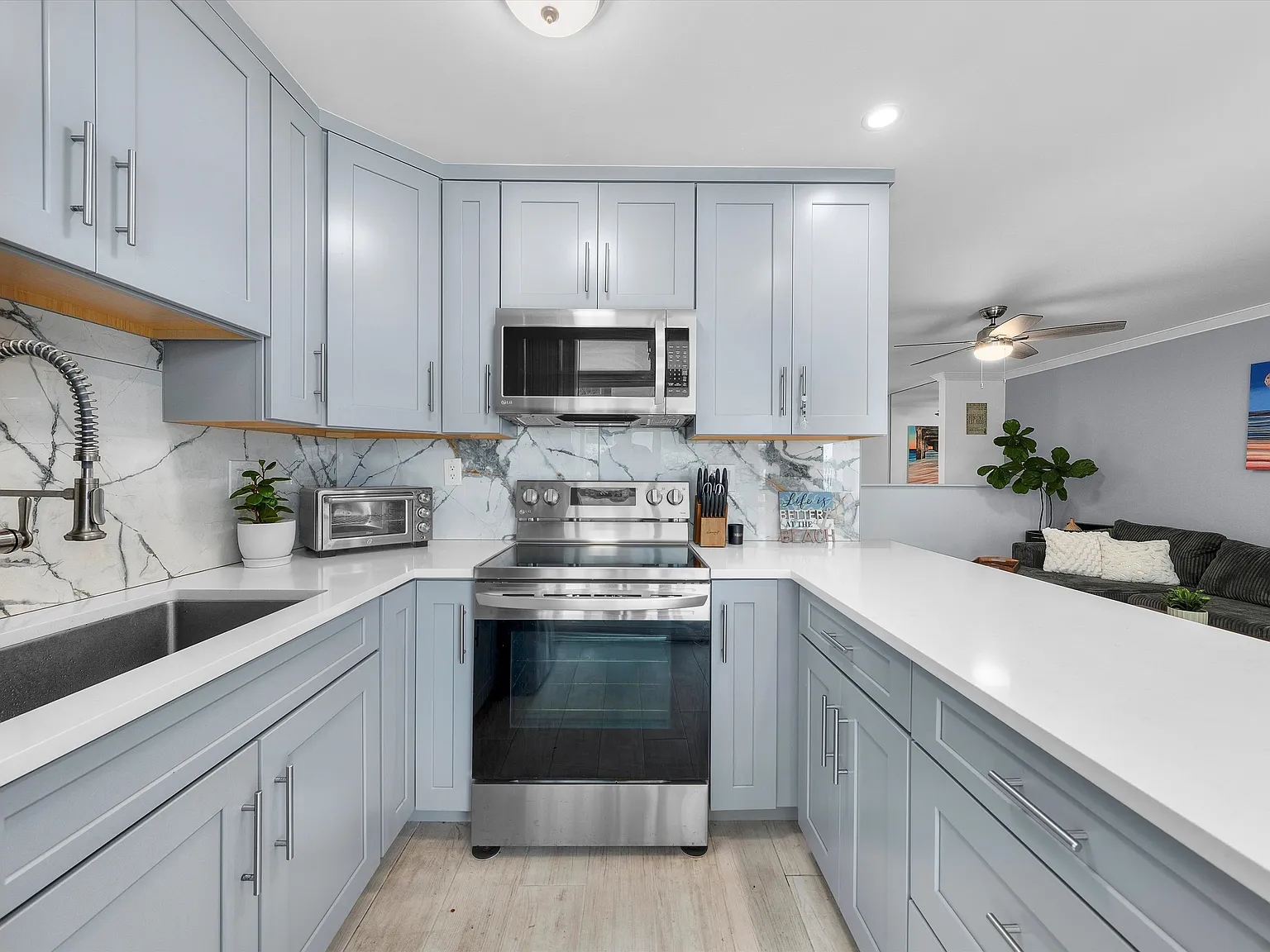 Studio, 571 sqft, $3,200 — Photo 3