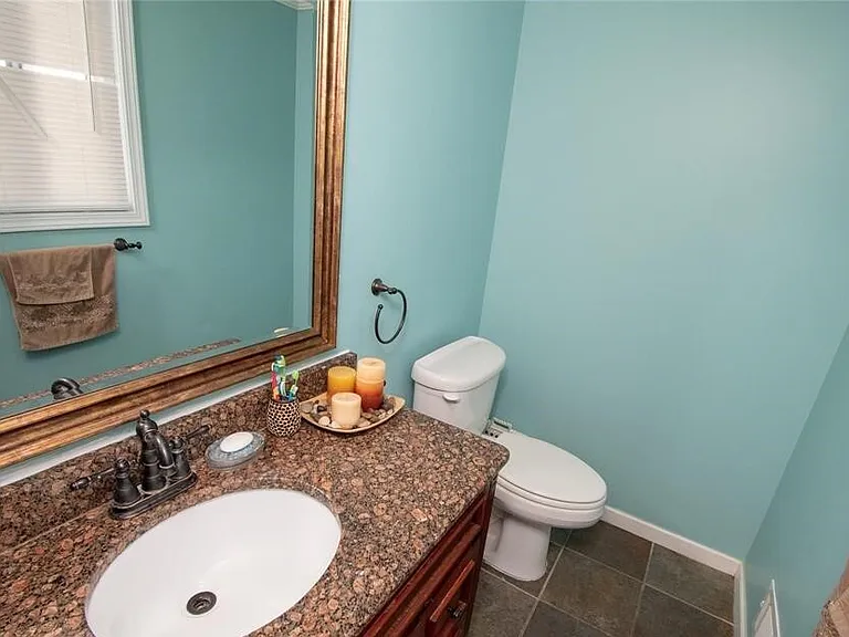 15175 Congress Dr — Photo 2