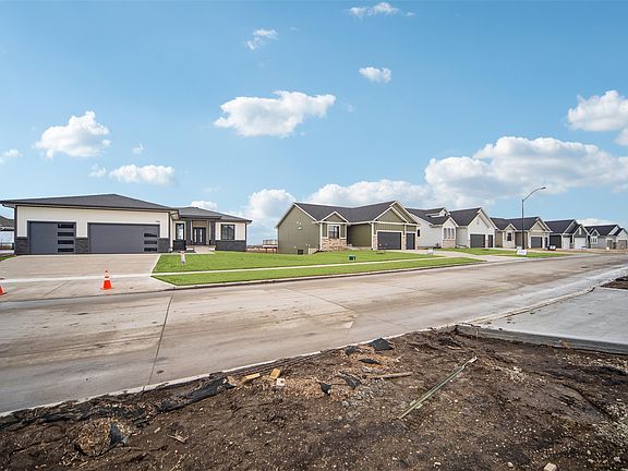 5th image of 990 SW Cattail Rd