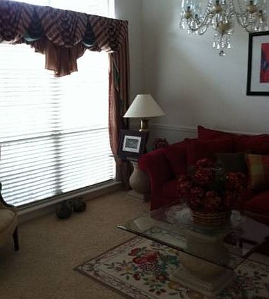 Formal living room or din