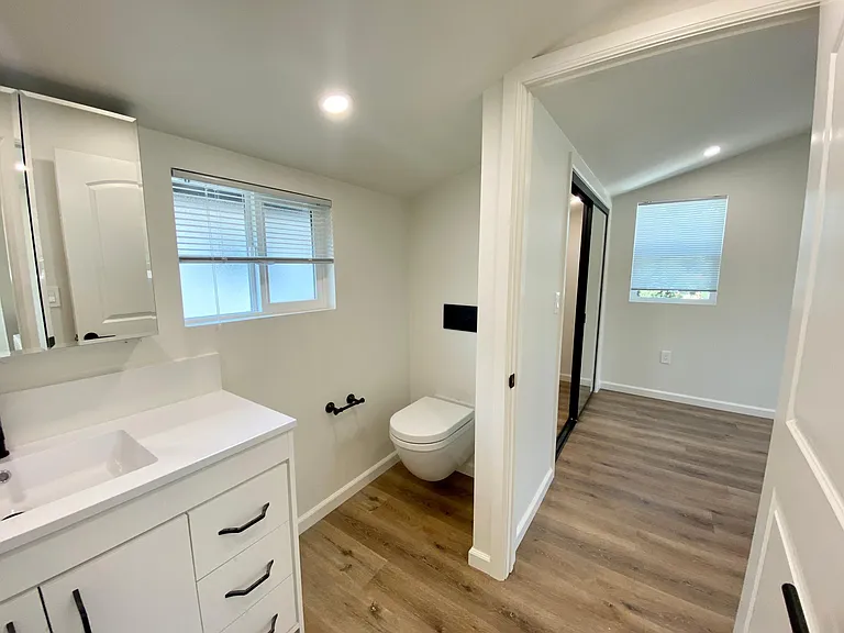 423 Saratoga St #3/4 — Photo 17
