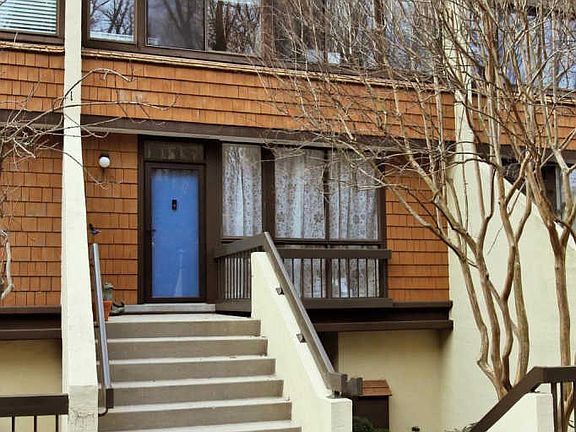 2nd image of 2110 S Quincy St #2