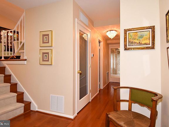 4th image of 6431 Earlham Dr