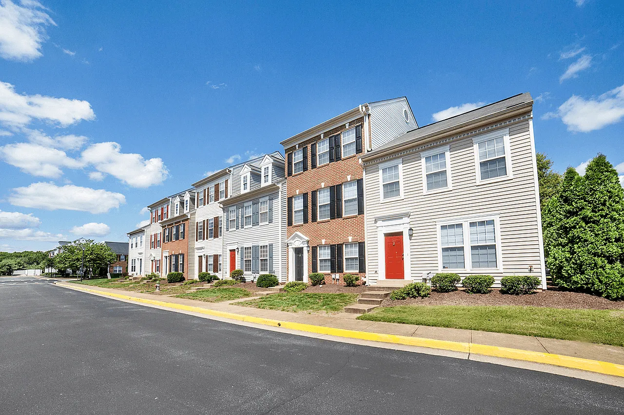 Riverside Manor Apartments — Photo 4