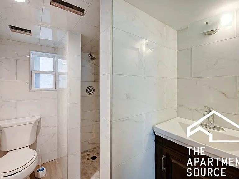1341 W Fletcher St #COACH HOUSE — Photo 11