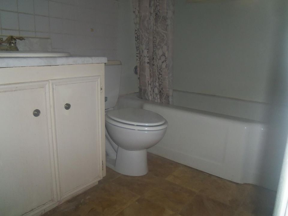 2nd image of 3001 Curtis Dr
