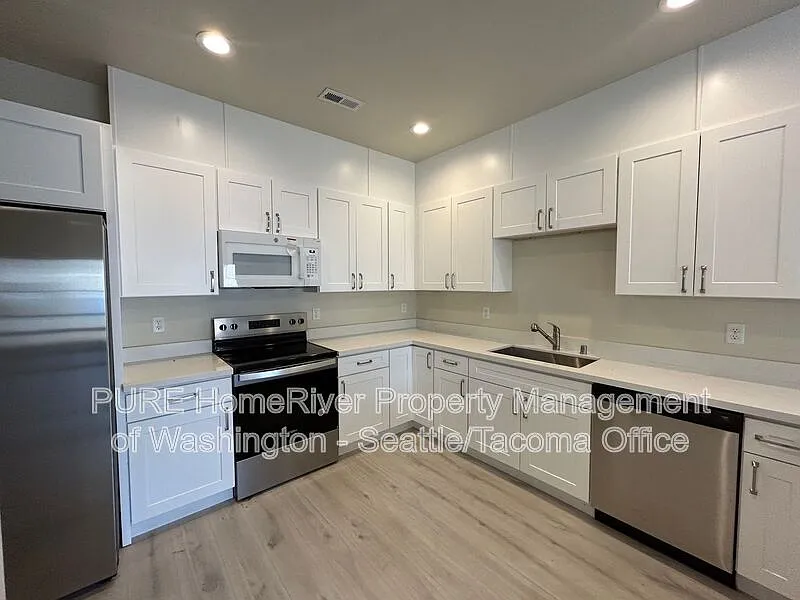 3 bed, 2.5 bath, 2021 sqft, $2,650 — Photo 3