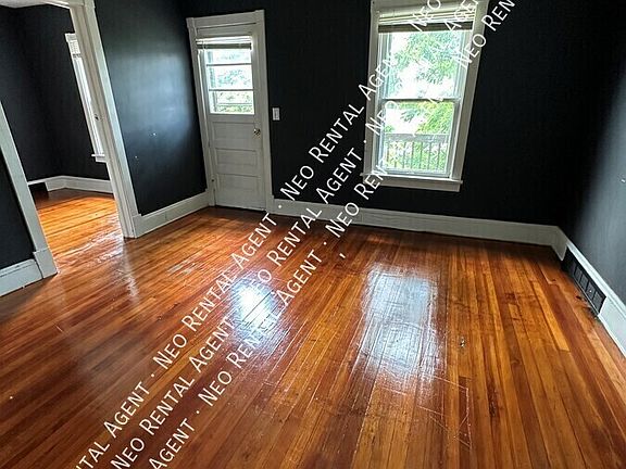 2nd image of 7605 Vineyard Ave #Up