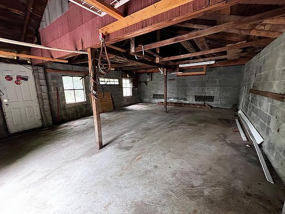 5th image of 15 Lawnwood Ave