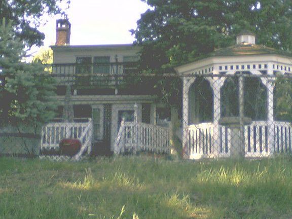 further back, near steps going down to water 07.