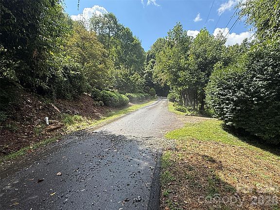 4th image of 10 Lewis Ln #10
