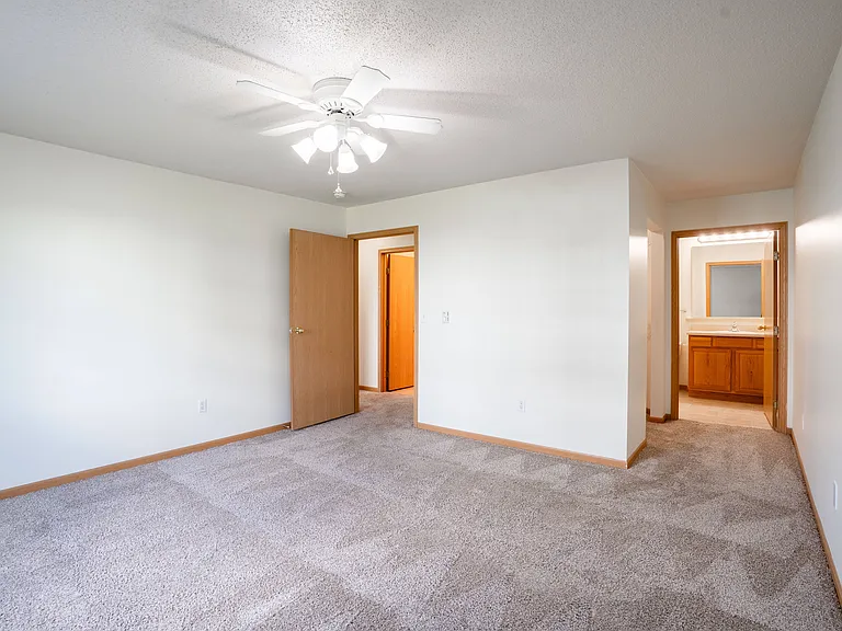 Fargo, ND Stonebridge Apartments | 22A | Bedroom