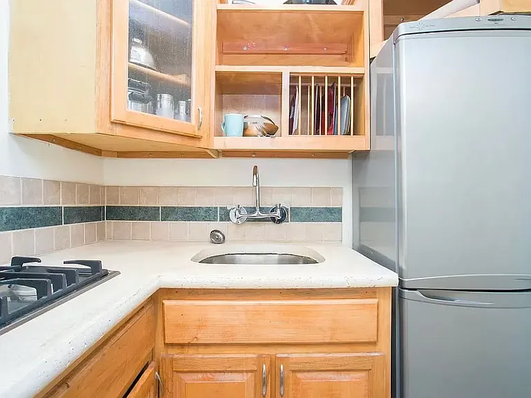 9 W 10th St #4R — Photo 5