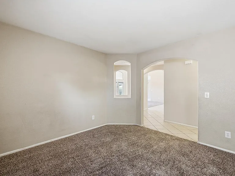 8205 S 45th Ln — Photo 3