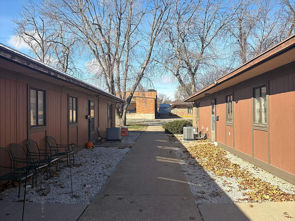 614 N East St #1