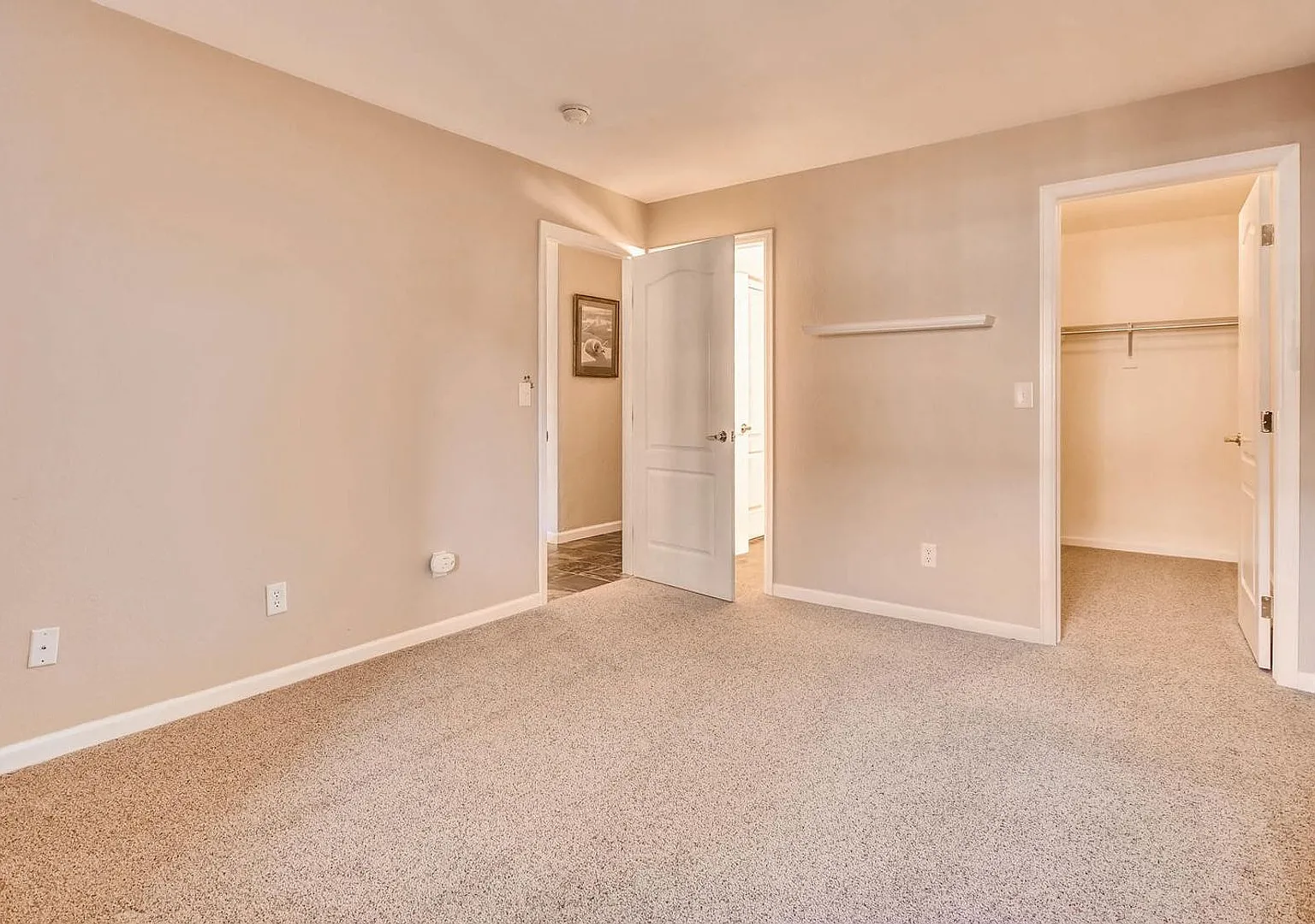 2 Bedroom between Breck and Frisco!! Top Floor! Heat included! 1 car garage! Vaulted Ceilings, Gr... — Photo 2