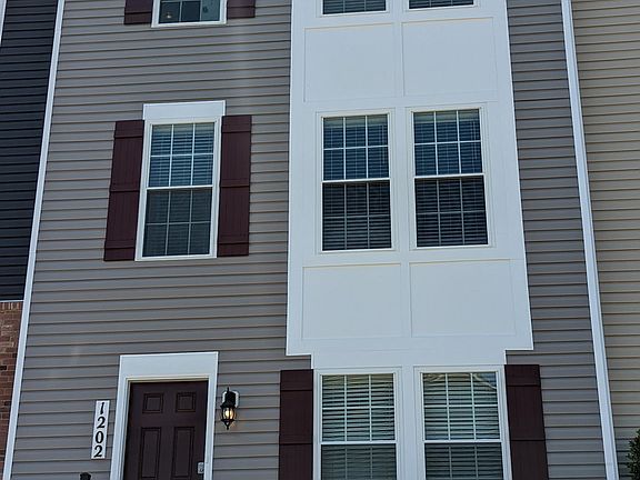 2nd image of 1202 Daphne Way