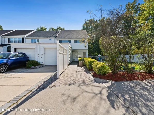 40 Princeton Ln, Staten Island, NY 10312