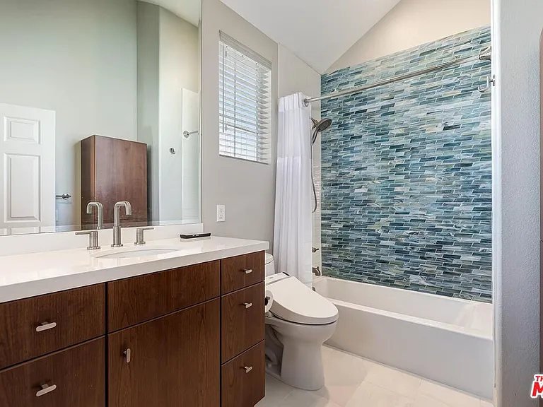 2333 Oak St #3 — Photo 24