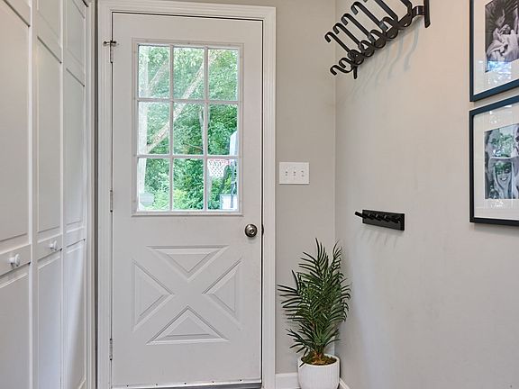 5th image of 20 Carriage Ln