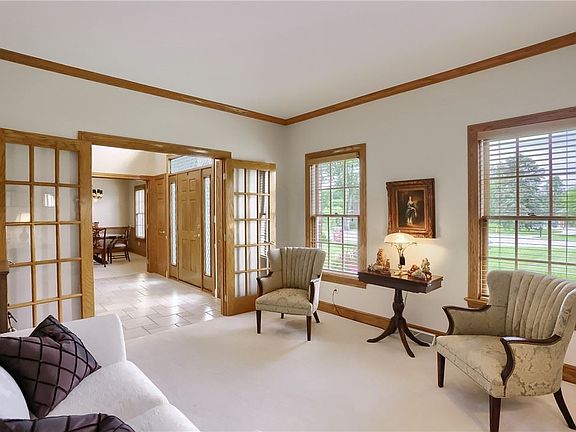 4th image of 218 Lakevue Dr