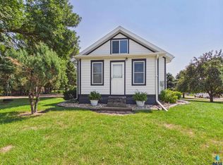 601 SE 9th St, Madison, SD 57042