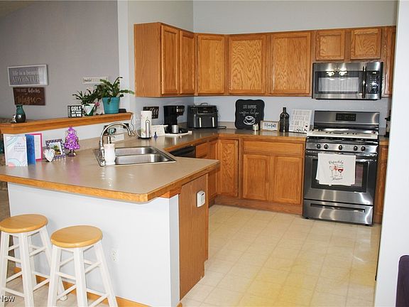 3rd image of 1201 Chaucer Cir