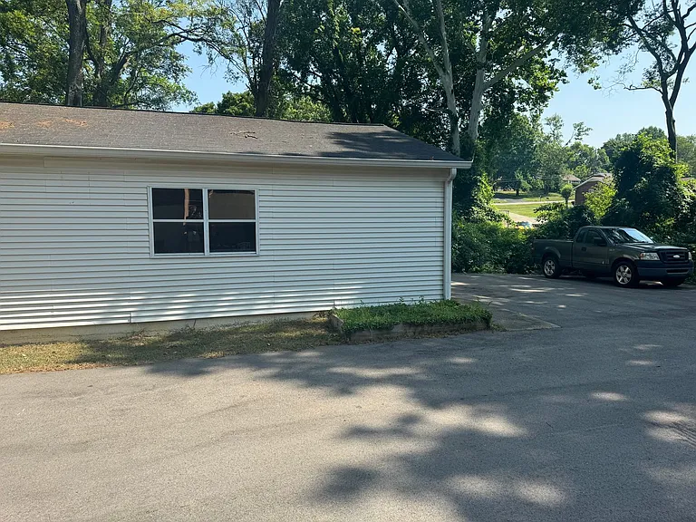 332 Lynn Dr — Photo 34