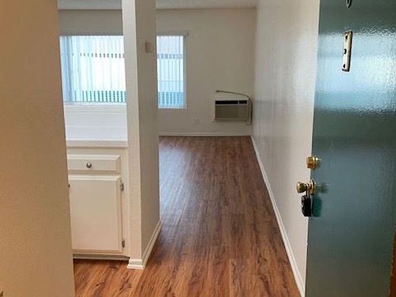 3rd image of 820 N Spurgeon St APT 4