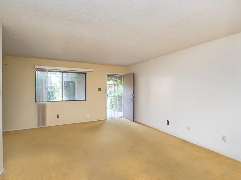 1813 Girard Blvd NE #11 — Photo 6