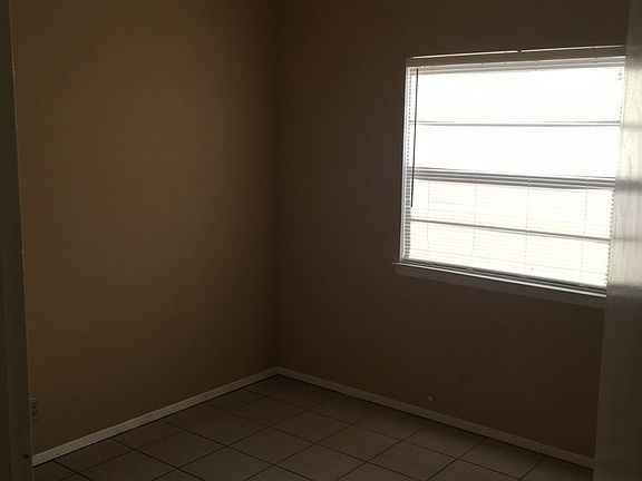 4th image of 600 White Cliffs Dr APT B