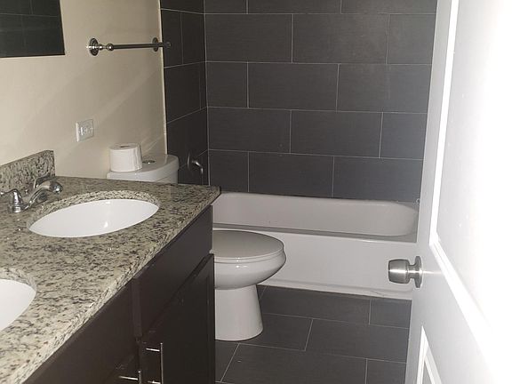 4th image of 2027 W North Ave #2C