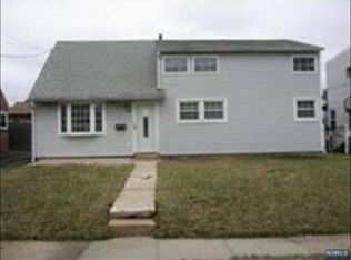 96 Markowitz St, Carteret, NJ 07008